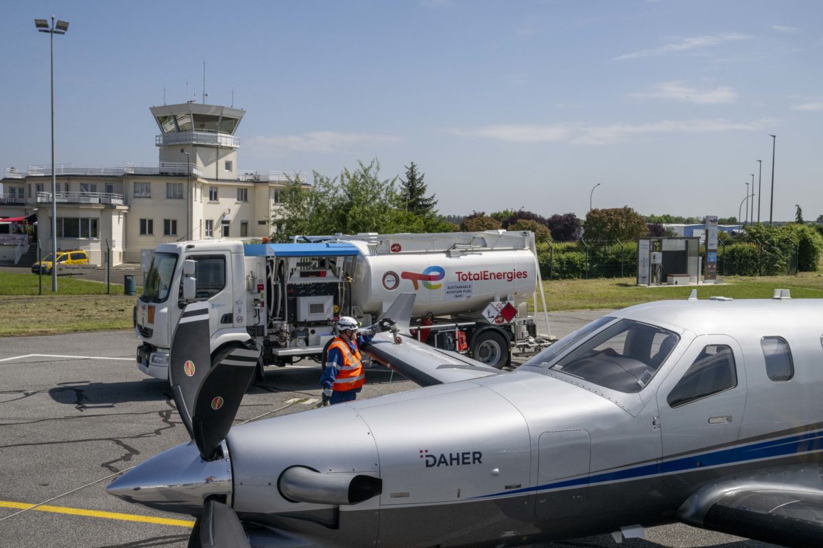 TotalEnergies, Daher et le Groupe ADP, inaugurent une offre permanente de carburant d'aviation durable (CAD) sur la plateforme de Paris-Saclay-Versailles